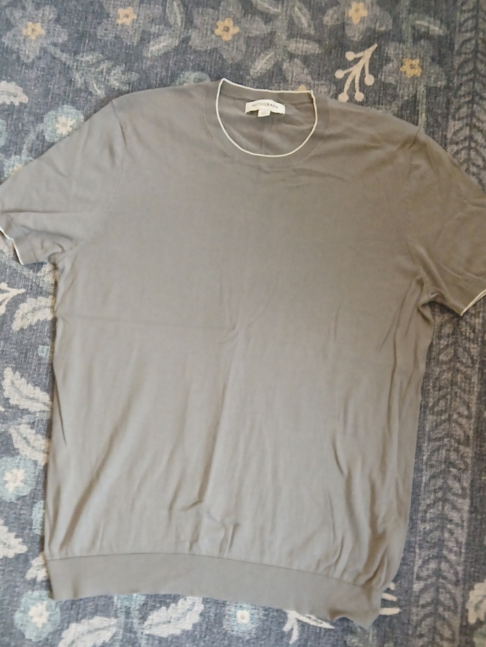 Autograph Short-Sleeve Crew Neck T‑Shirt in Light Gray with Contrasting Trim